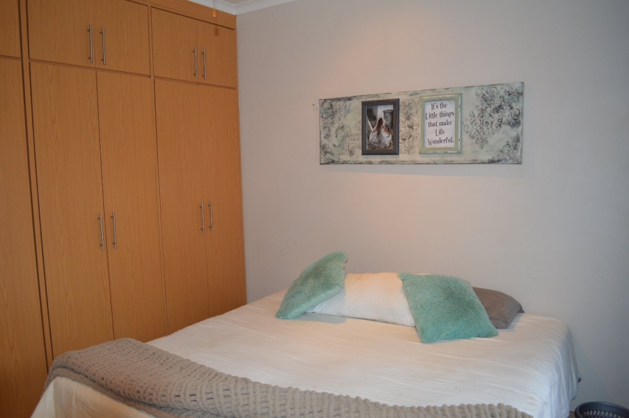 8 Bedroom Property for Sale in Flamwood North West